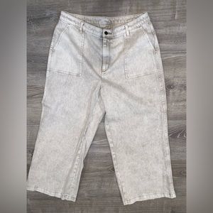 Universal Thread white/tan wipe leg pant